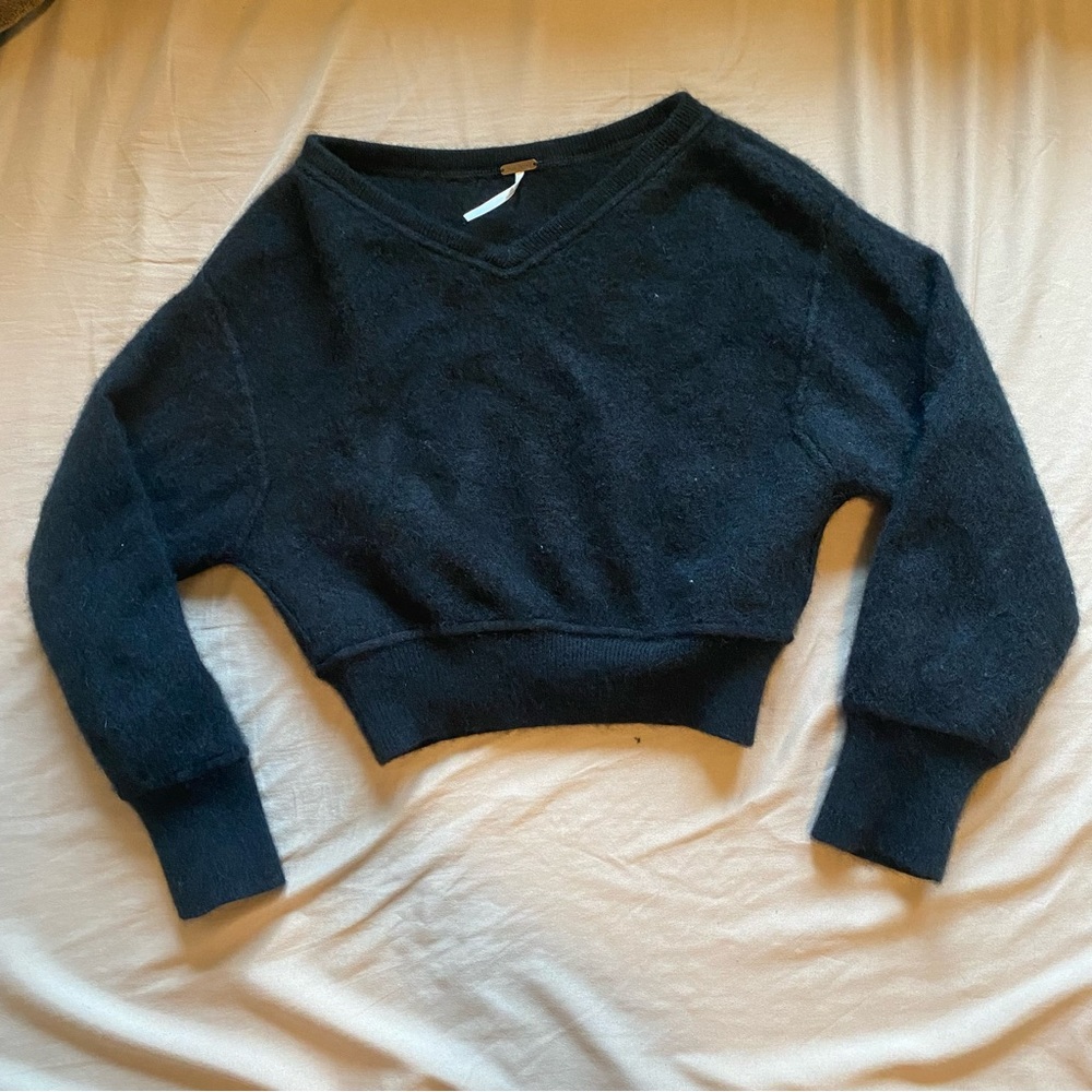 Free People Cropped Black V Neck Cashmere Sweater